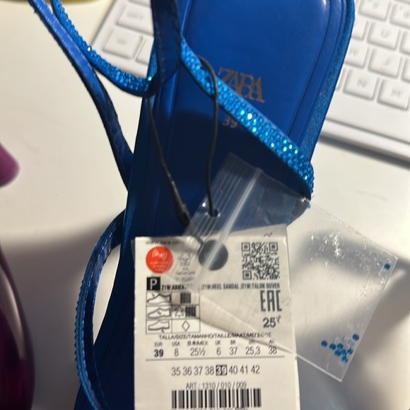 NWT. Zara Blue Heeled Sandals with Rhinestones. Size 8. - Picture 7 of 7